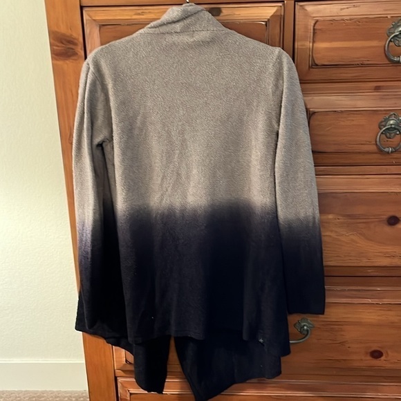 Barefoot Dreams Women’s Gray and Navy Cardigan Size Small/Medium EUC - Picture 3 of 5